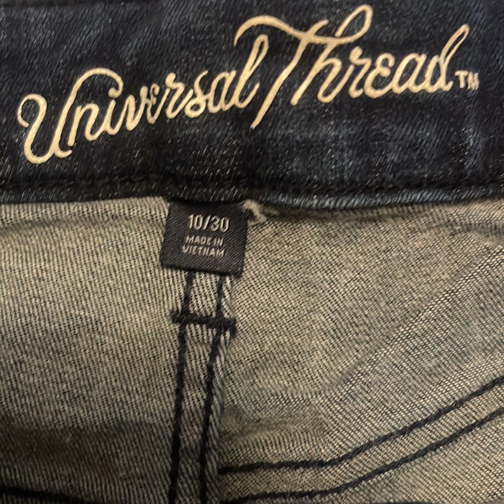 Universal Thread Shorts - Picture 3 of 4